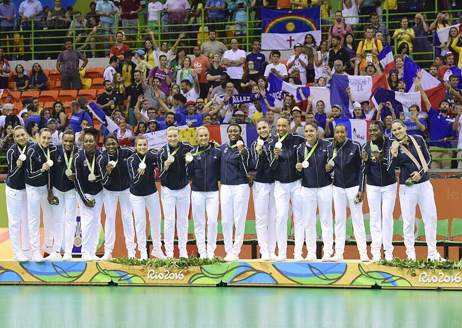 Les filles de l equipe de france de handball ont apporte a la france sa 40eme medaille aux jeux de rio samedi photo afp 1471767288